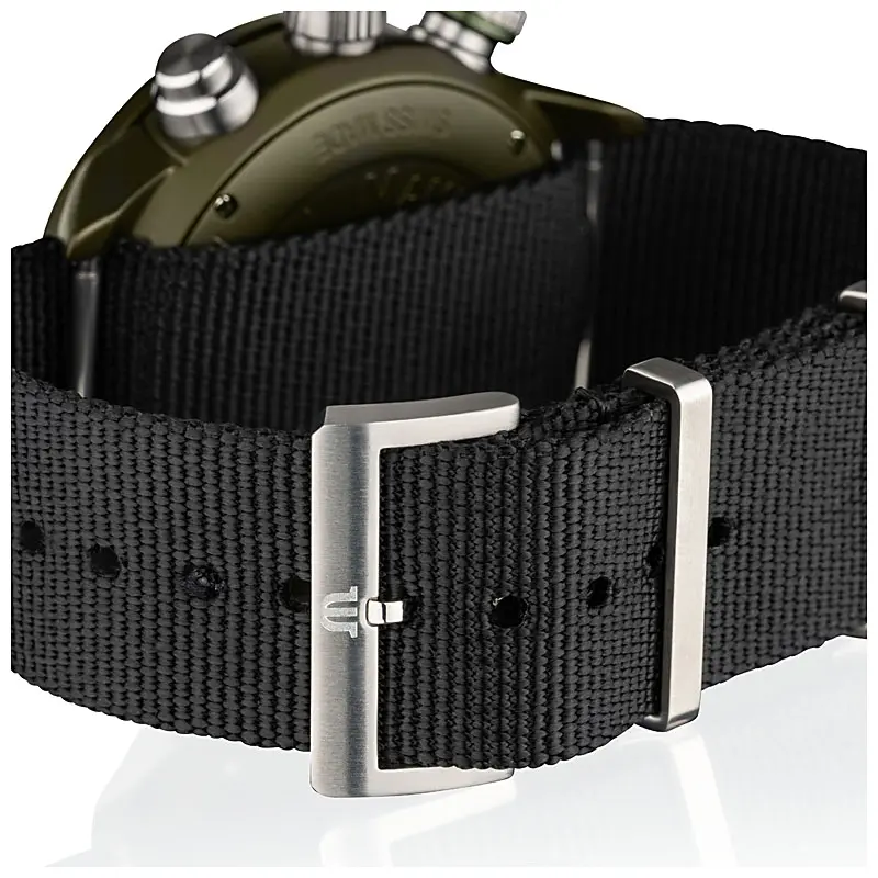 Produktfoto Armbanduhr liegend, Detailaufnahme Rückseite auf Armband mit Spiegelung